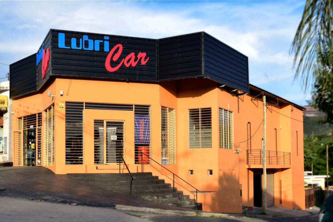 Edificio Comercial En La Falda