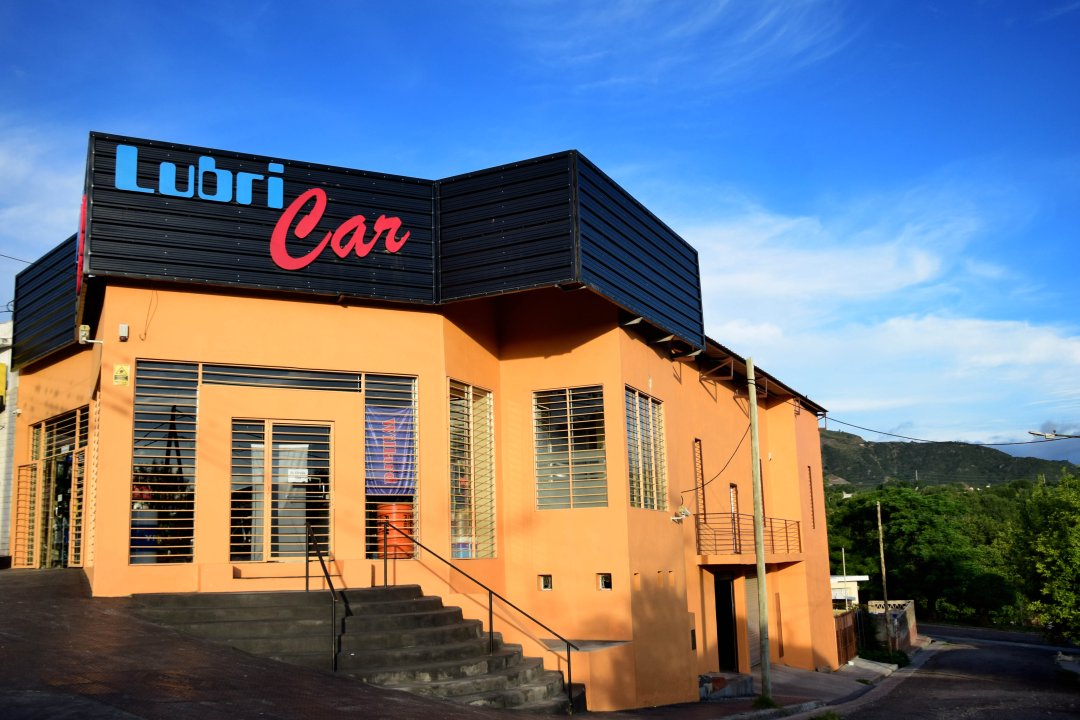Edificio Comercial En La Falda